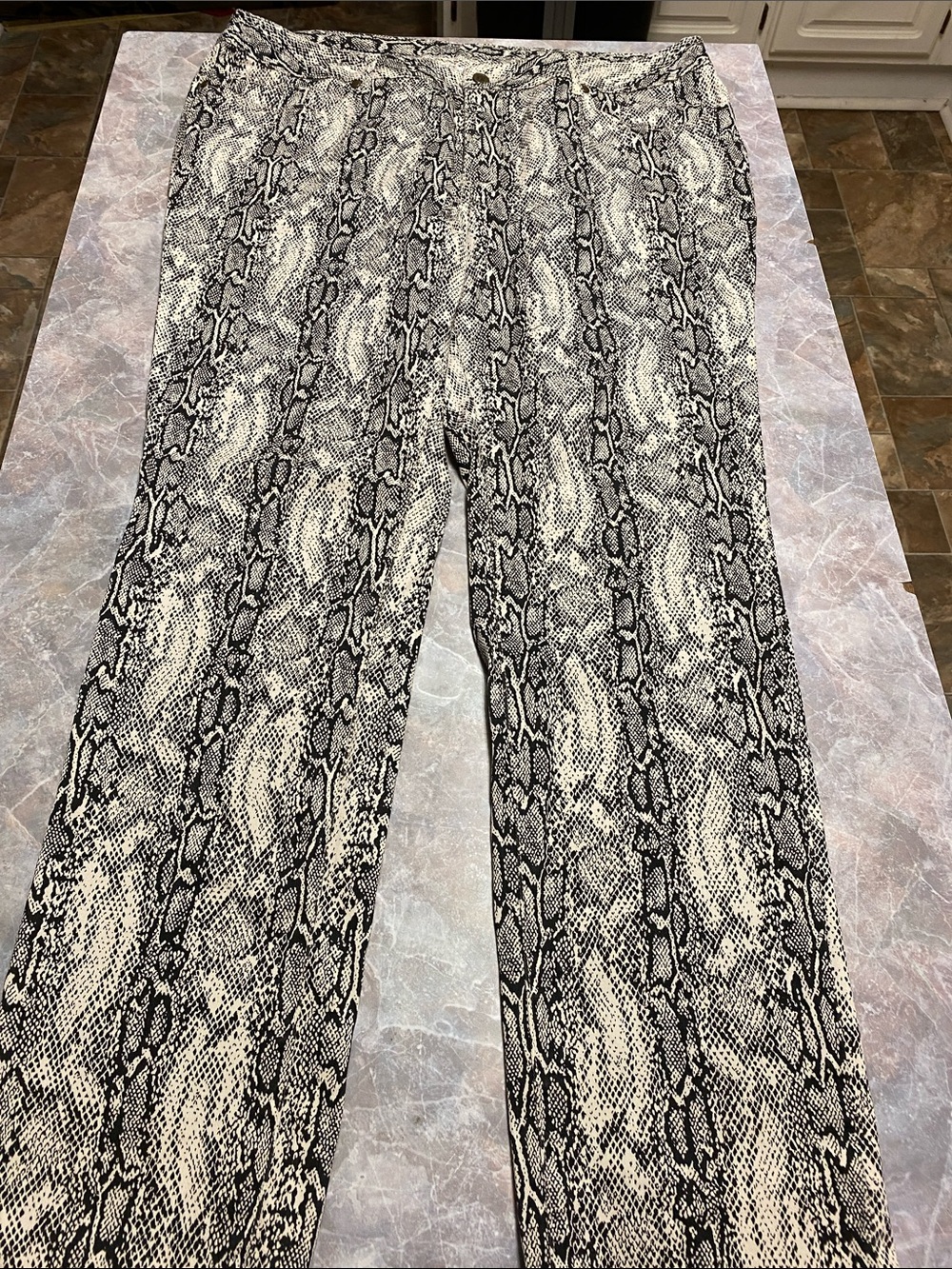 Women with Control by Renee Greenstein Snake Printed Black & White Pant Size 18W